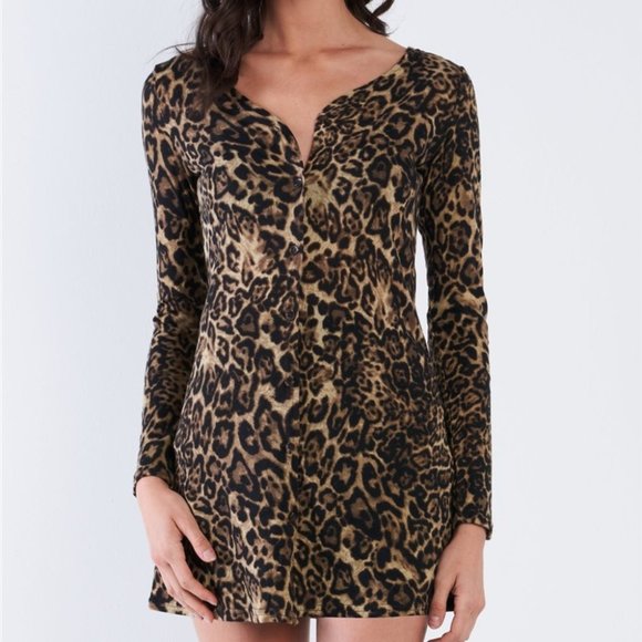 Leopard Print Long Sleeve Button Down blouse or Mi - Picture 2 of 4